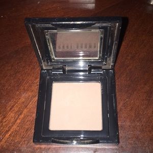 Bobbi Brown eyeshadow in “Grey”, used!